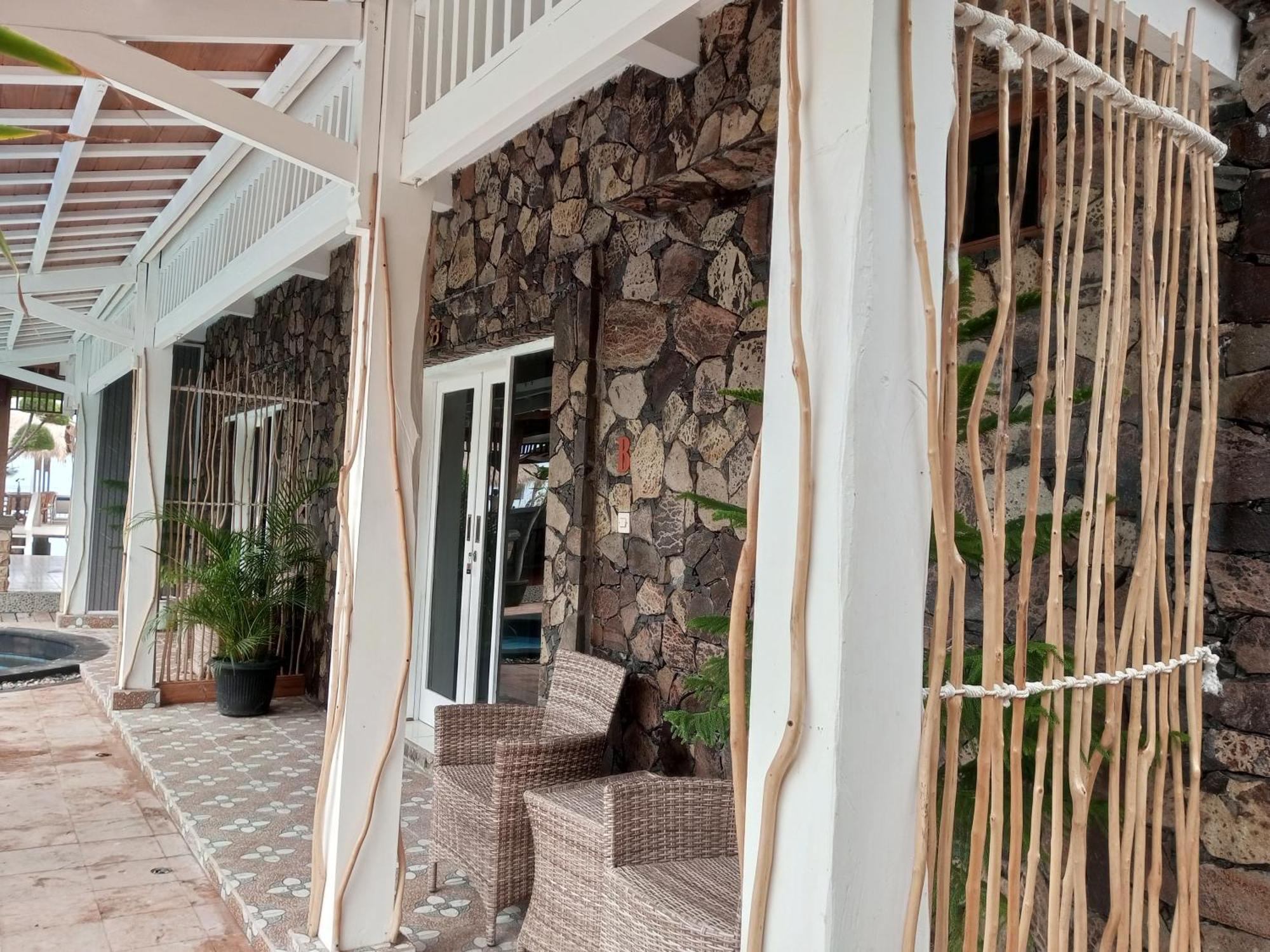 Coral Beach Seaside Τζίλι Τραγουανγκάν Εξωτερικό φωτογραφία
